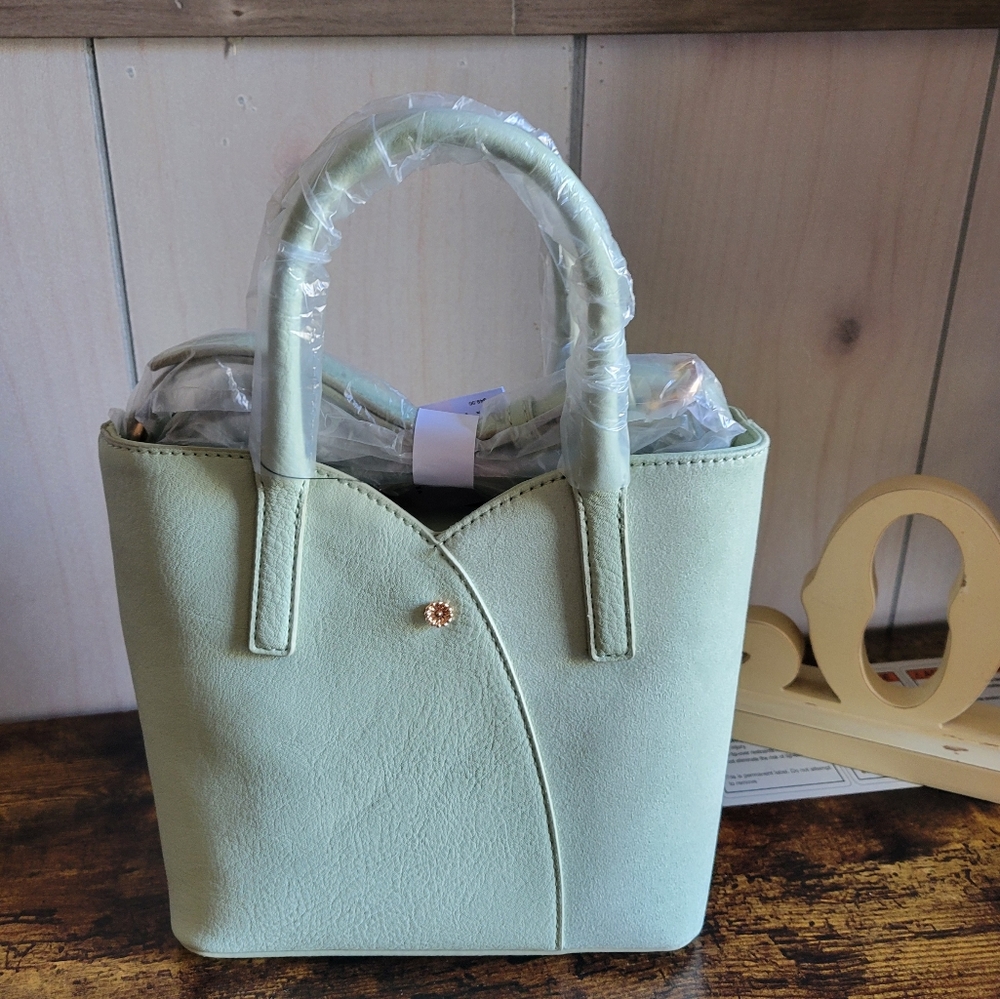 NWT LAUREN CONRAD TULIP CROSSBODY PURSE